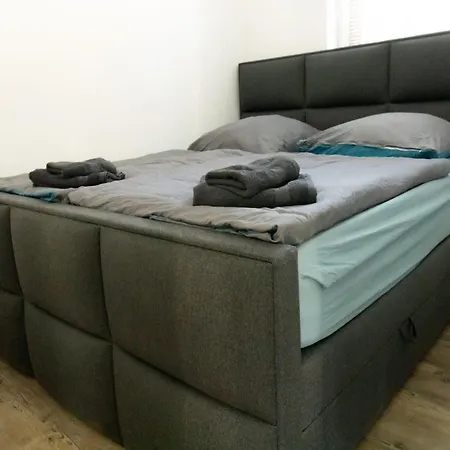 Lakefront Family Retreat