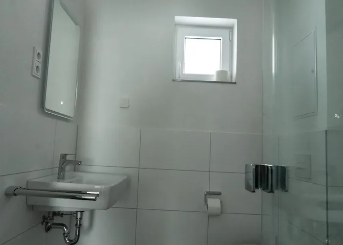 Lakefront Family Retreat *