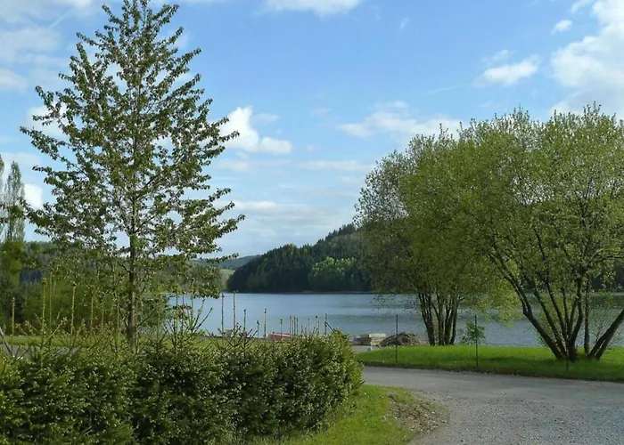 Lakefront Family Retreat